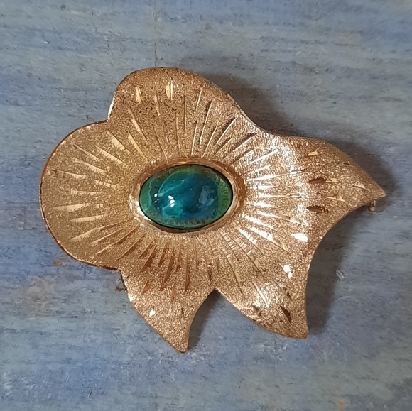 Vintage 18K Brushed Yellow Gold Custom Abstract Leaf Design Turquoise Brooch - Picture 5 of 16
